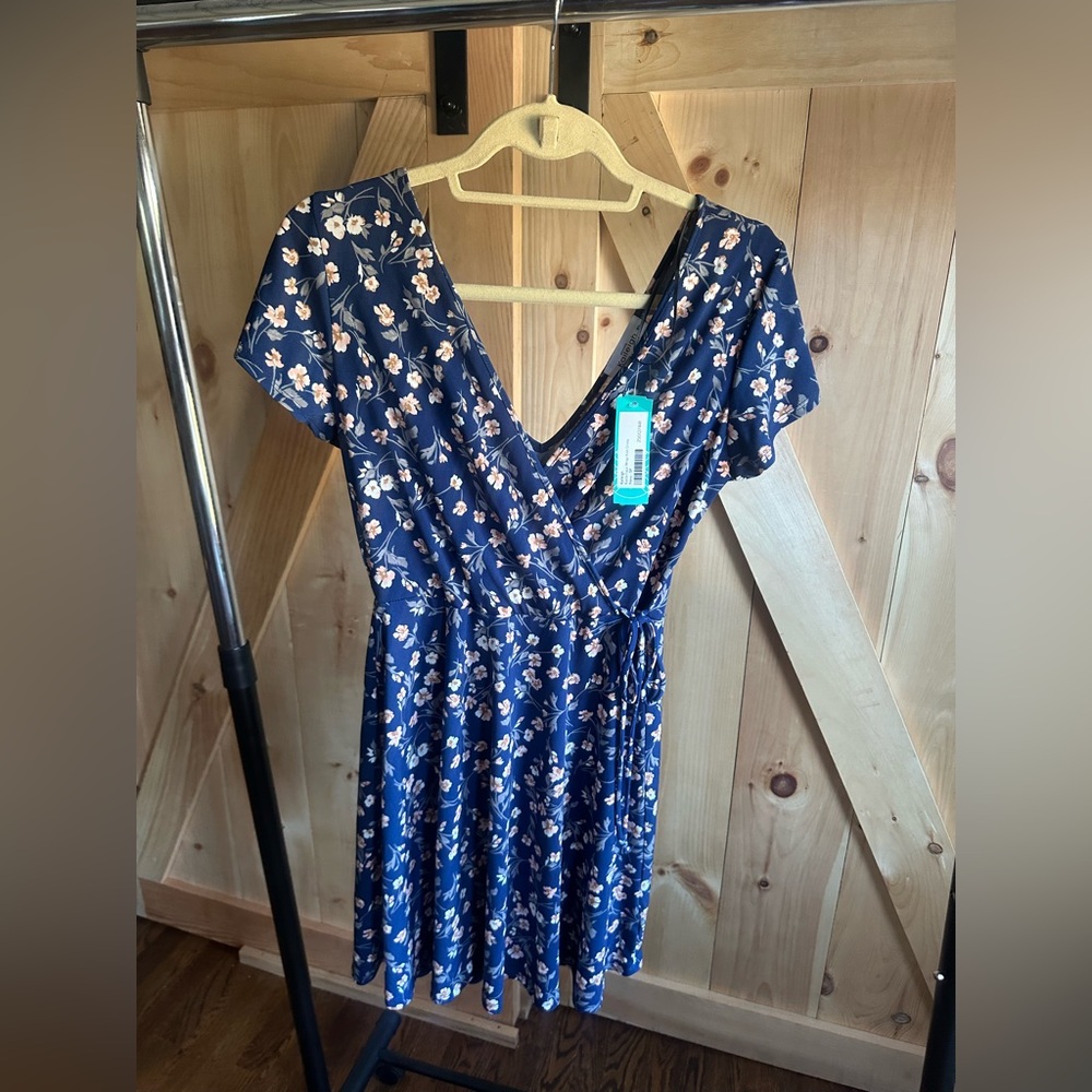 🆕 Kaileigh Navy Floral Faux Wrap Dress NWT